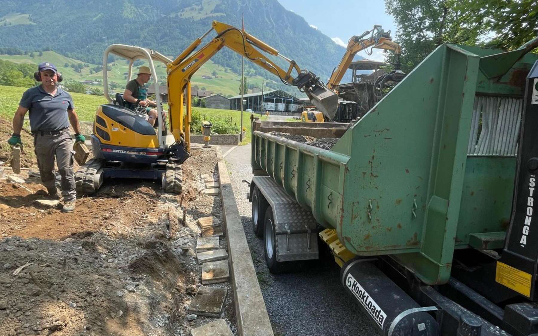 Dienstleistungen Strasse 2